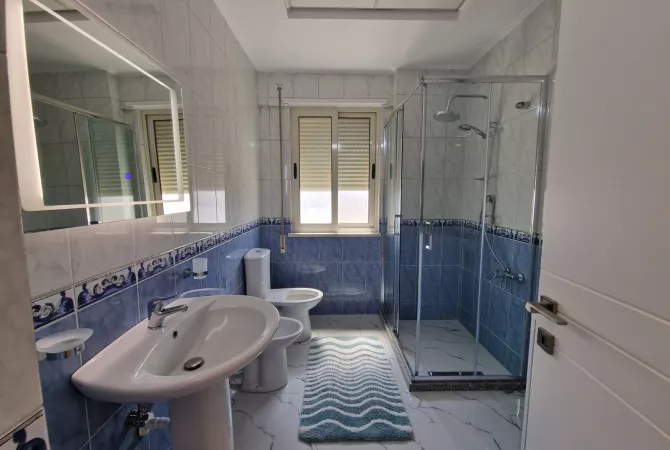 Shtepi me qera Apartament ne Tirane, 2+1, Mobilimi E mobiluar, Pagesa 800  Euro.