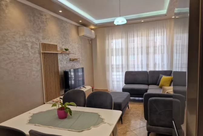 Shtepi me qera Apartament ne Tirane, 2+1, Mobilimi E mobiluar, Pagesa 800  Euro.