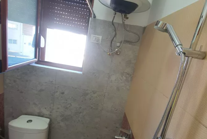 Shtepi me qera Apartament ne Tirane, 1+1, Mobilimi E mobiluar, Pagesa 450  Euro.