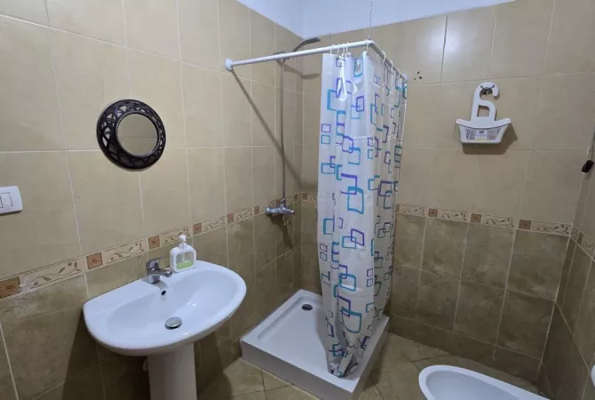 Shtepi me qera Apartament ne Tirane, 2+1, Mobilimi E mobiluar, Pagesa 500  Euro.