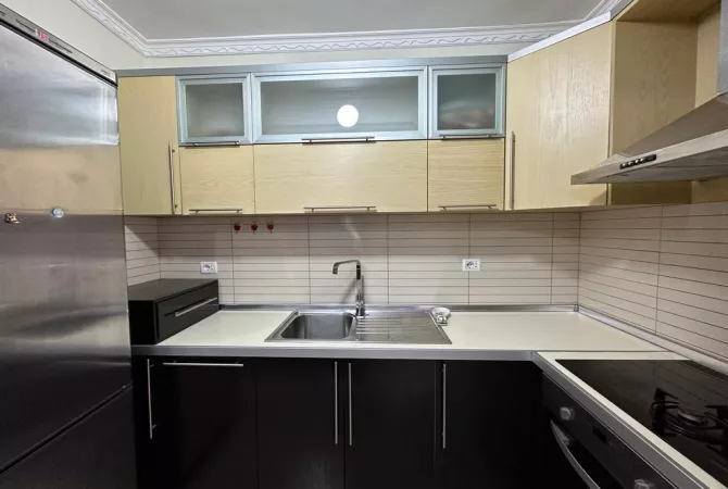 Shtepi me qera Apartament ne Tirane, 1+1, Mobilimi E mobiluar, Pagesa 450  Euro.