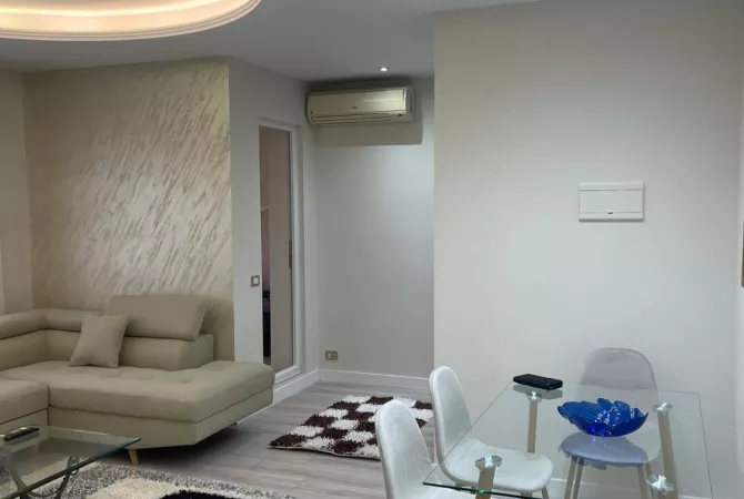 Shtepi me qera Apartament ne Tirane, 1+1, Mobilimi E mobiluar, Pagesa 1,000  Euro.