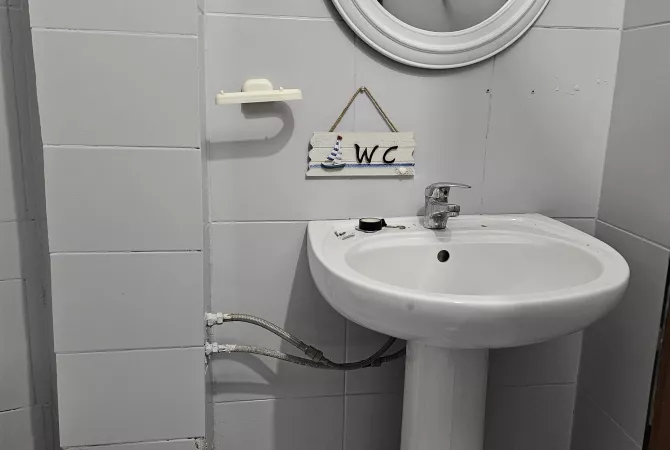 Shtepi me qera Apartament ne Tirane, 1+1, Mobilimi E mobiluar, Pagesa 360  Euro.