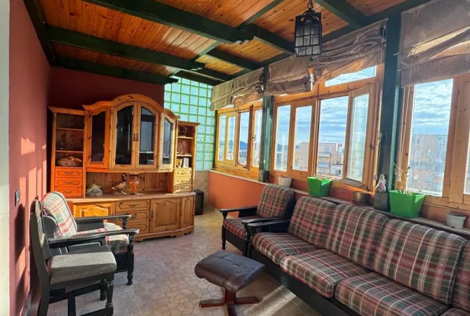 Shtepi ne shitje Apartament ne Tirane, 2+1, Mobilimi E mobiluar, Pagesa 150,000  Euro.