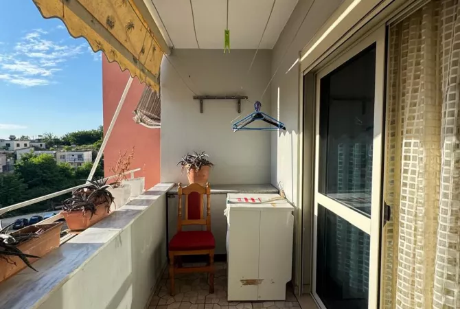 Shtepi ne shitje Apartament ne Tirane, 2+1, Mobilimi E mobiluar, Pagesa 150,000  Euro.