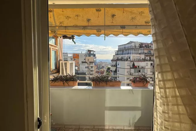 Shtepi ne shitje Apartament ne Tirane, 2+1, Mobilimi E mobiluar, Pagesa 150,000  Euro.