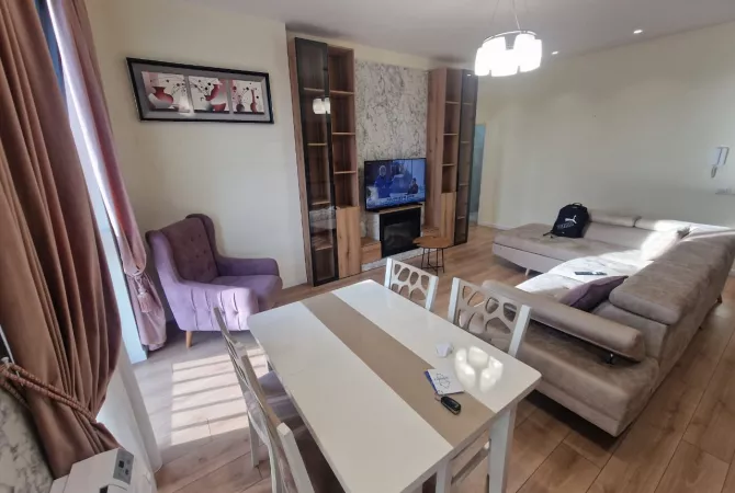 Shtepi me qera Apartament ne Tirane, 2+1, Mobilimi E mobiluar, Pagesa 850  Euro.