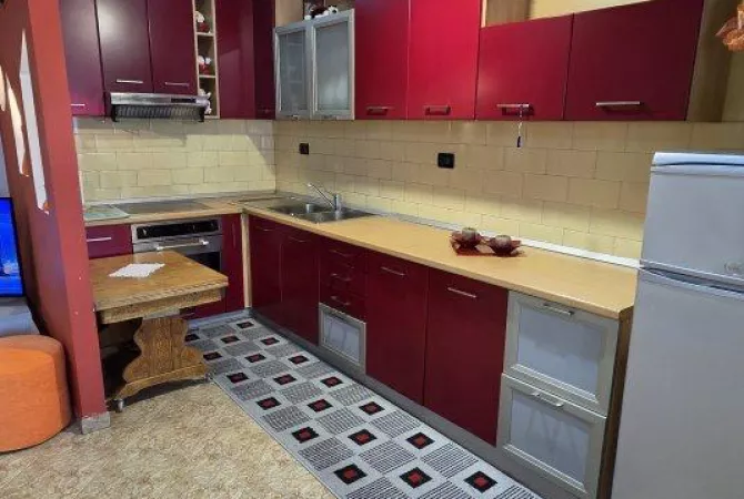 Shtepi me qera Apartament ne Tirane, 2+1, Mobilimi E mobiluar, Pagesa 450  Euro.