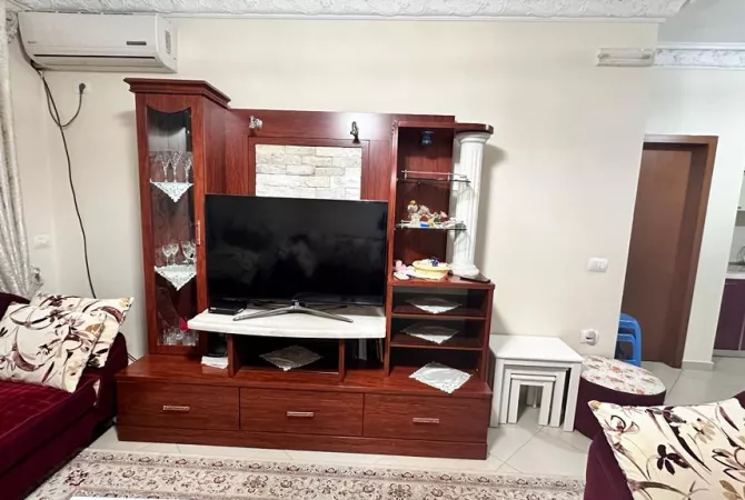 Shtepi me qera Apartament ne Tirane, 2+1, Mobilimi E mobiluar, Pagesa 500  Euro.