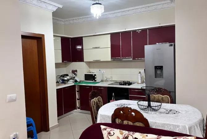 Shtepi me qera Apartament ne Tirane, 2+1, Mobilimi E mobiluar, Pagesa 500  Euro.
