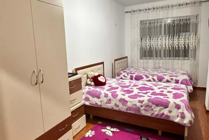 Shtepi me qera Apartament ne Tirane, 2+1, Mobilimi E mobiluar, Pagesa 500  Euro.