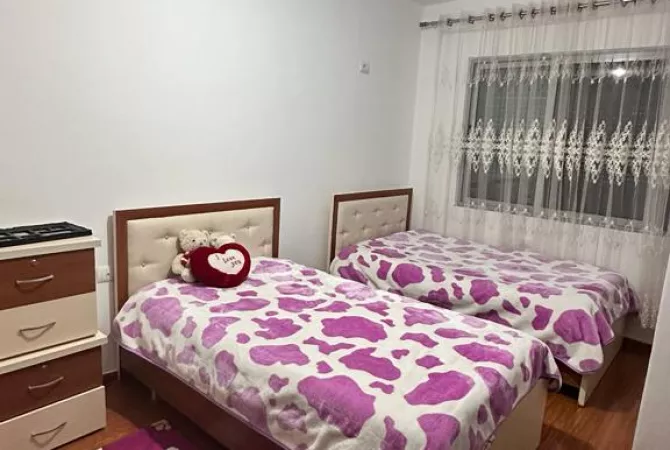 Shtepi me qera Apartament ne Tirane, 2+1, Mobilimi E mobiluar, Pagesa 500  Euro.