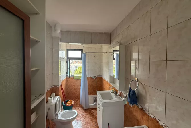 Shtepi me qera Apartament ne Tirane, 2+1, Mobilimi E mobiluar, Pagesa 400  Euro.