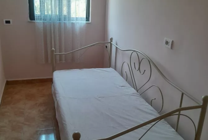 Shtepi me qera Apartament ne Tirane, 2+1, Mobilimi E mobiluar, Pagesa 400  Euro.