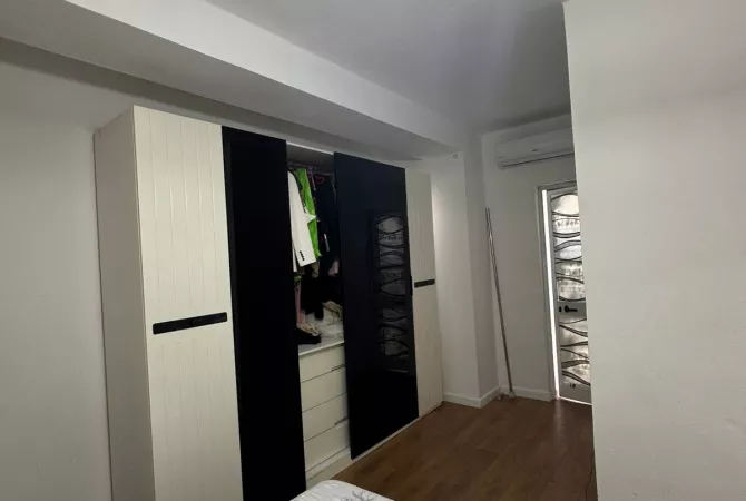 Shtepi ne shitje Apartament ne Tirane, 2+1, Mobilimi E mobiluar, Pagesa 155,000  Euro.