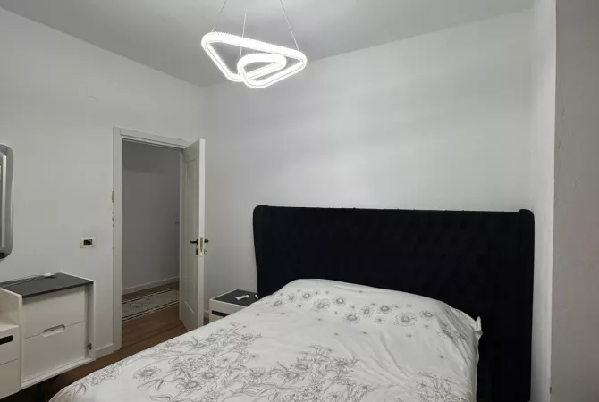 Shtepi ne shitje Apartament ne Tirane, 2+1, Mobilimi E mobiluar, Pagesa 155,000  Euro.