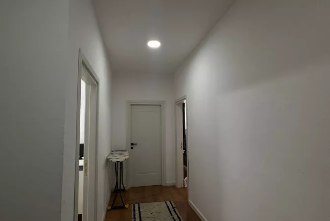Shtepi ne shitje Apartament ne Tirane, 2+1, Mobilimi E mobiluar, Pagesa 155,000  Euro.