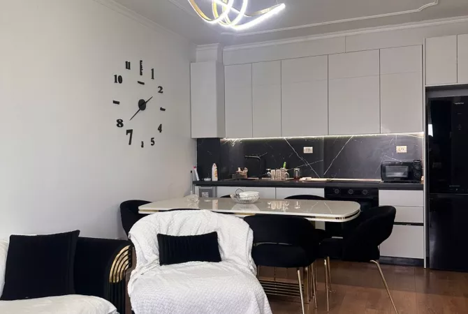 Shtepi ne shitje Apartament ne Tirane, 2+1, Mobilimi E mobiluar, Pagesa 155,000  Euro.