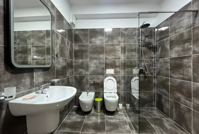 Shtepi me qera 1+1 ne Tirane - 90,000 Leke