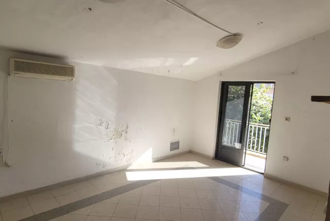 Shtepi me qera 3+1 ne Tirane - 1,500 Euro