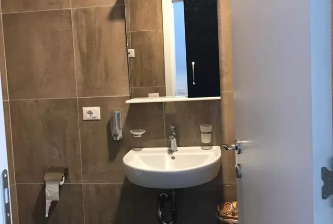 Shtepi me qera Apartament ne Tirane, 2+1, Mobilimi E mobiluar, Pagesa 600  Euro.