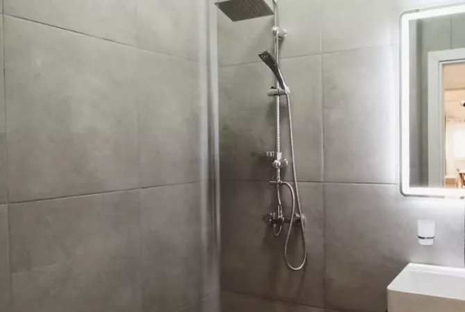 Shtepi ne shitje Apartament ne Tirane, 1+1, Mobilimi E mobiluar, Pagesa 93,000  Euro.