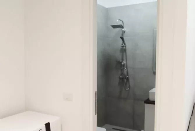 Shtepi ne shitje Apartament ne Tirane, 1+1, Mobilimi E mobiluar, Pagesa 93,000  Euro.