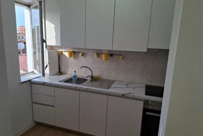 Shtepi me qera Apartament ne Tirane, 1+1, Mobilimi E mobiluar, Pagesa 550  Euro.