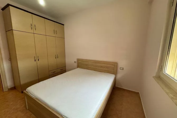 Shtepi me qera Apartament ne Tirane, 1+1, Mobilimi E mobiluar, Pagesa 500  Euro.