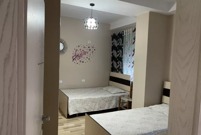 Shtepi me qera Apartament ne Tirane, 2+1, Mobilimi E mobiluar, Pagesa 550  Euro.