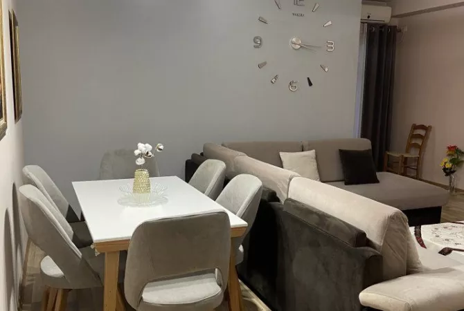 Shtepi me qera Apartament ne Tirane, 2+1, Mobilimi E mobiluar, Pagesa 550  Euro.