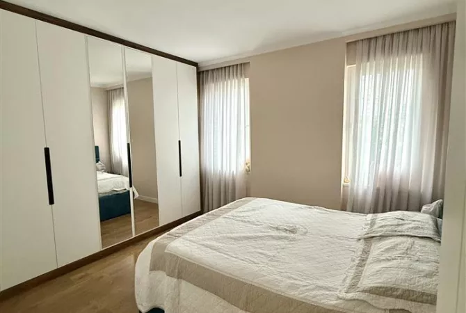 Shtepi me qera Apartament ne Tirane, 2+1, Mobilimi E mobiluar, Pagesa 900  Euro.