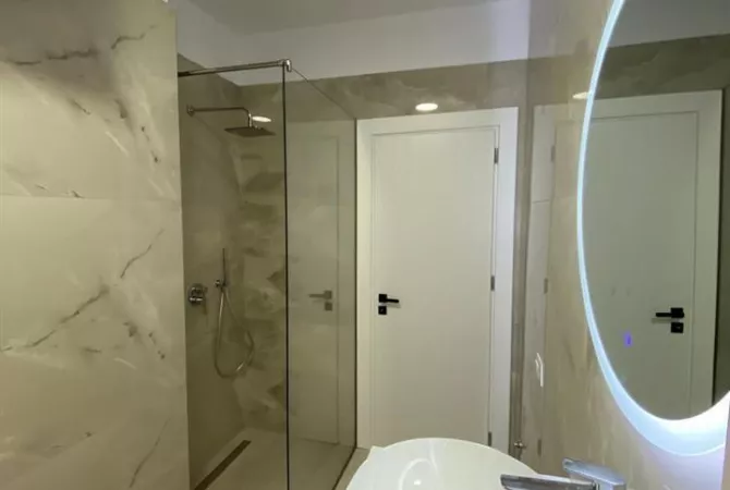 Shtepi me qera Apartament ne Tirane, 2+1, Mobilimi E mobiluar, Pagesa 900  Euro.