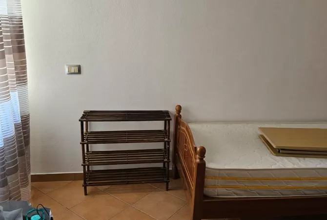 Shtepi me qera Apartament ne Tirane, 3+1, Mobilimi E mobiluar, Pagesa 550  Euro.