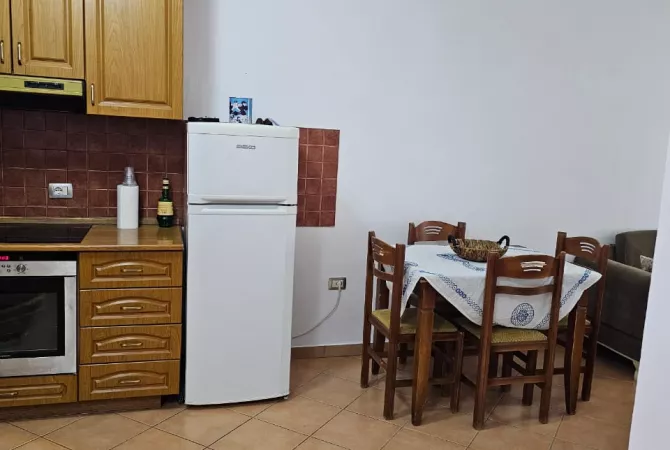 Shtepi me qera Apartament ne Tirane, 3+1, Mobilimi E mobiluar, Pagesa 550  Euro.