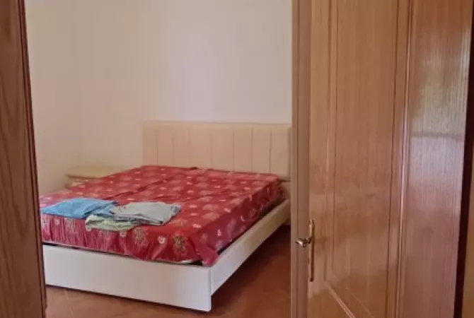 Shtepi me qera Apartament ne Tirane, 3+1, Mobilimi E mobiluar, Pagesa 500  Euro.