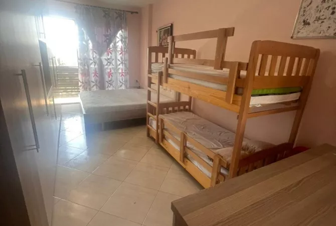 Shtepi ne shitje Apartament ne Tirane, 1+1, Mobilimi E mobiluar, Pagesa 104,000  Euro.
