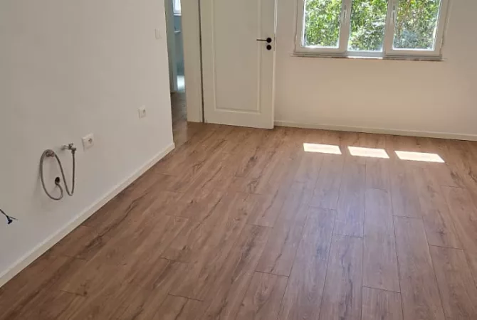 Shtepi ne shitje Apartament ne Tirane, 1+1, Mobilimi E mobiluar, Pagesa 110,000  Euro.