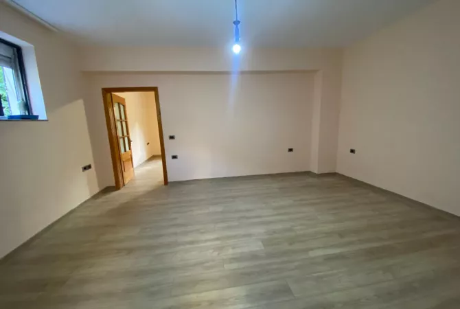 Ambient biznesi me qera 1+1 ne Tirane - 450 Euro