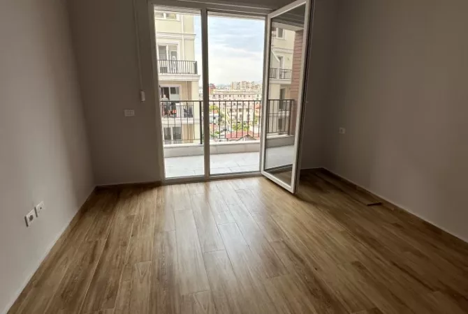 Shtepi ne shitje Apartament ne Tirane, 2+1, Mobilimi Bosh, pa mobiluar, Pagesa 112,000  Euro.
