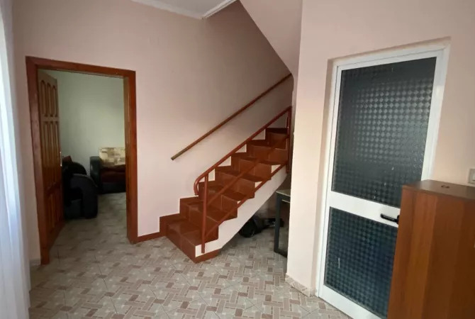 Shtepi me qera 4+1 ne Tirane - 450 Euro