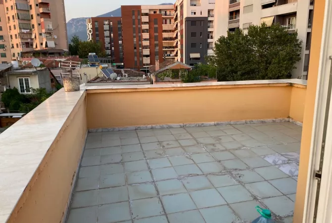 Shtepi me qera 4+1 ne Tirane - 450 Euro