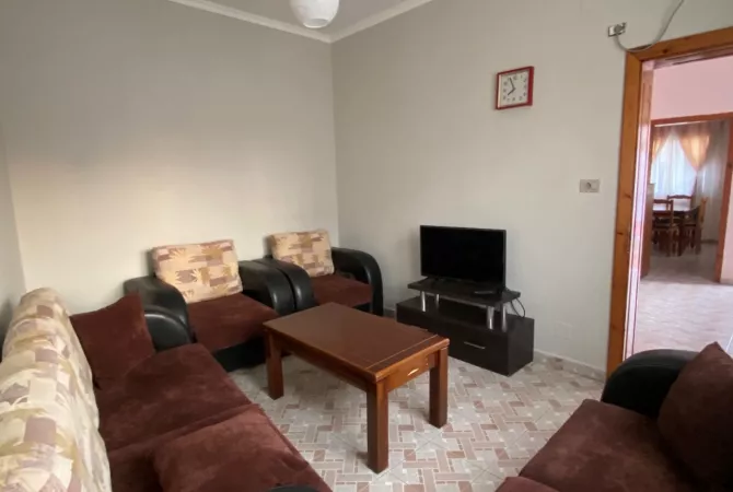 Shtepi me qera Apartament ne Tirane, 4+1, Mobilimi E mobiluar, Pagesa 450  Euro.
