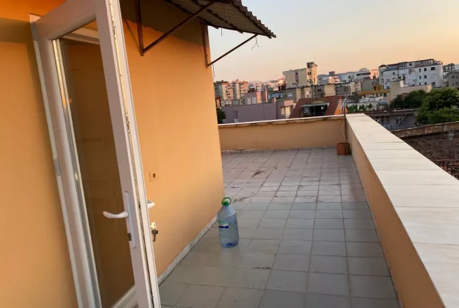 Shtepi me qera Apartament ne Tirane, 4+1, Mobilimi E mobiluar, Pagesa 450  Euro.