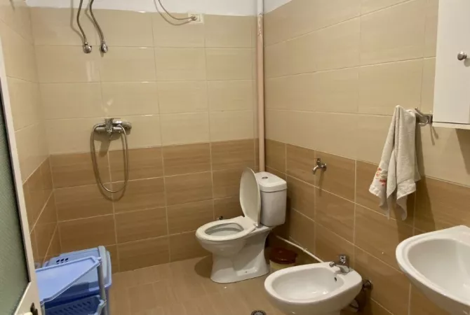 Shtepi me qera Apartament ne Tirane, 4+1, Mobilimi E mobiluar, Pagesa 450  Euro.