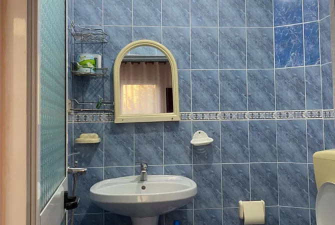 Shtepi me qera Apartament ne Tirane, 4+1, Mobilimi E mobiluar, Pagesa 450  Euro.