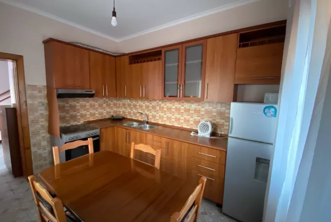 Shtepi me qera Apartament ne Tirane, 4+1, Mobilimi E mobiluar, Pagesa 450  Euro.