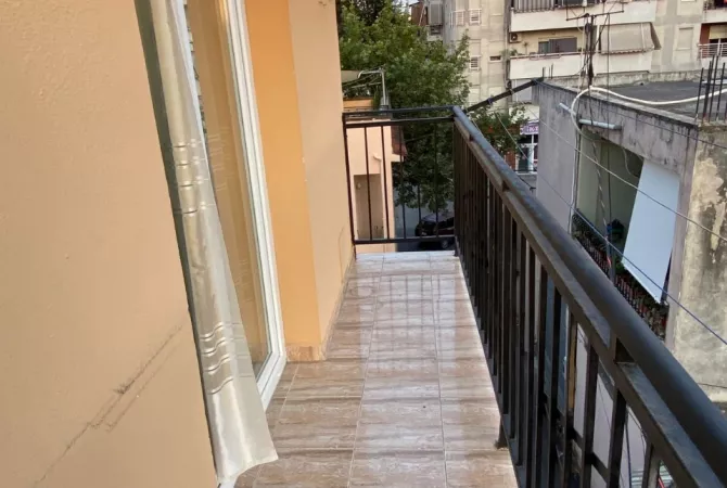 Shtepi me qera Apartament ne Tirane, 4+1, Mobilimi E mobiluar, Pagesa 450  Euro.