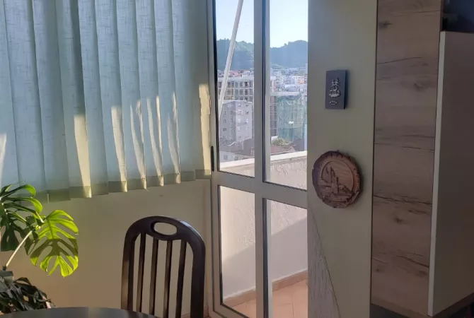 Shtepi me qera Apartament ne Tirane, 2+1, Mobilimi E mobiluar, Pagesa 650  Euro.