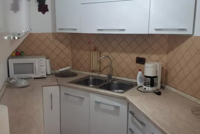 Shtepi me qera Apartament ne Tirane, 2+1, Mobilimi E mobiluar, Pagesa 650  Euro.